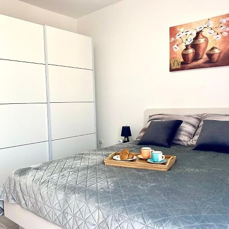 Ema Apartment พูลา ภายนอก รูปภาพ