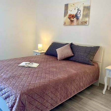 Ema Apartment พูลา ภายนอก รูปภาพ
