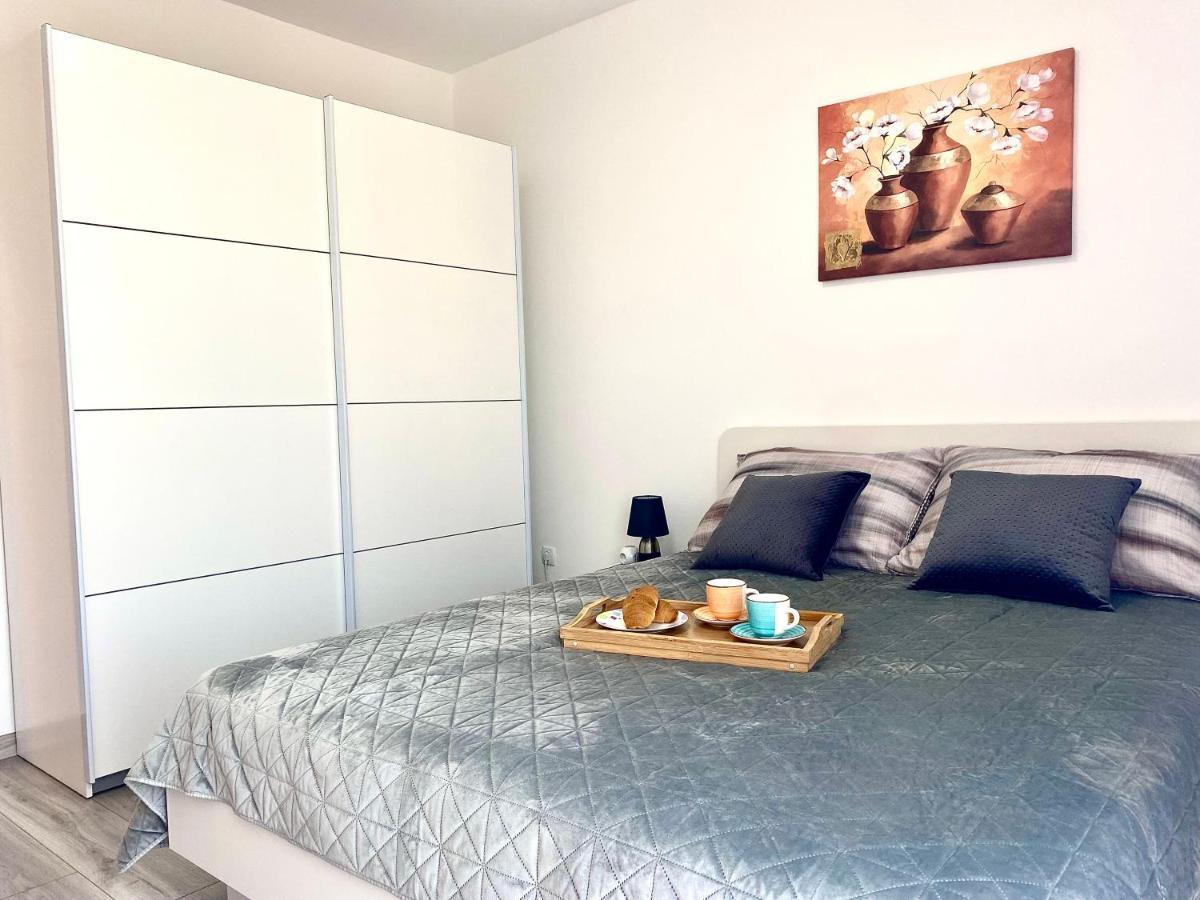 Ema Apartment พูลา ภายนอก รูปภาพ