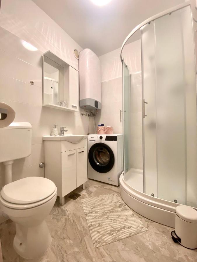 Ema Apartment พูลา ภายนอก รูปภาพ