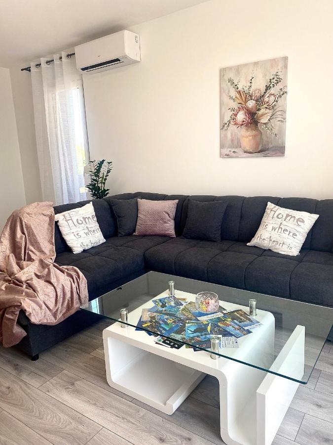 Ema Apartment พูลา ภายนอก รูปภาพ