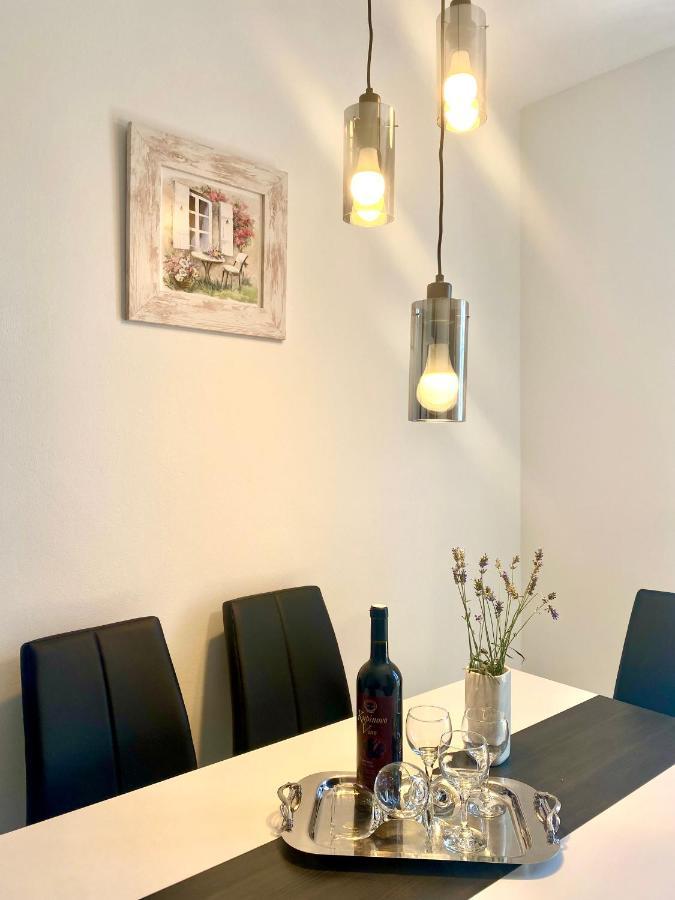 Ema Apartment พูลา ภายนอก รูปภาพ